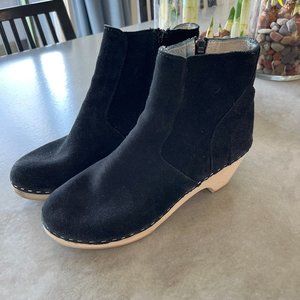 EUC size 39 Maguba Auckland black suede clog ankle boots side zipper